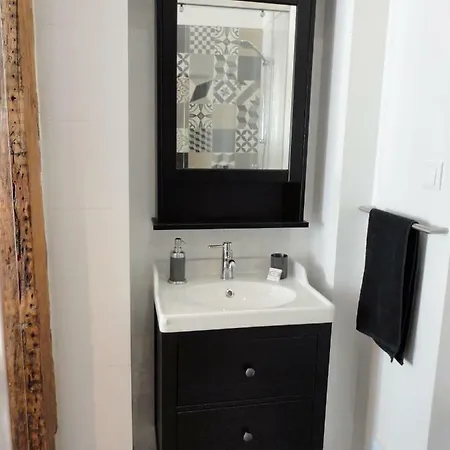 Center Modern Art Apartment