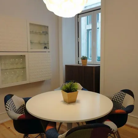 Center Modern Art Apartment